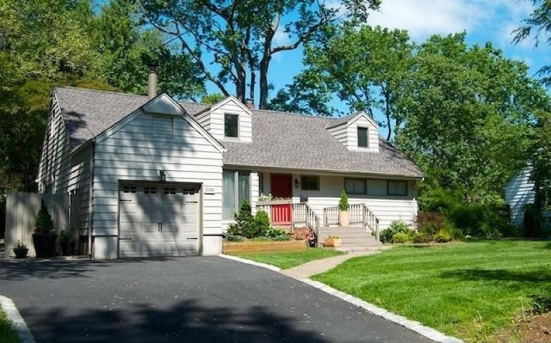 286 N Maple Ave - Photo 1