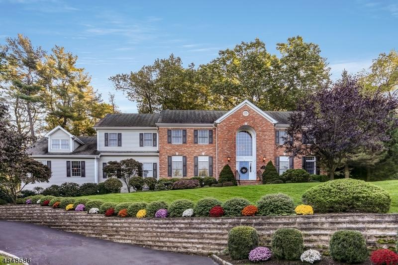 3 Tree Top Ln - Photo 1