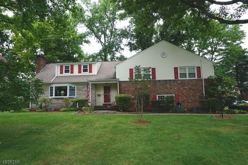1035 Summit Ave - Photo 1