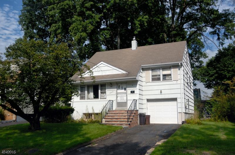 242 Hickory Ave - Photo 1