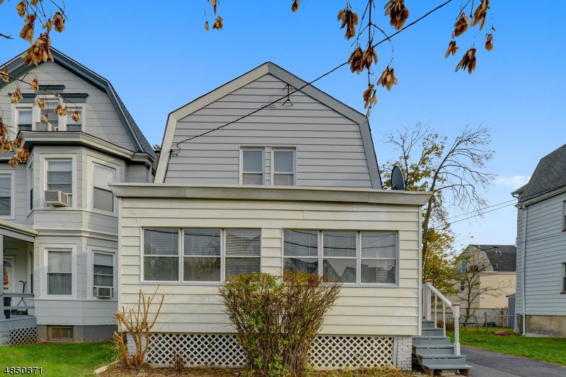 140 Franklin Ave - Photo 1