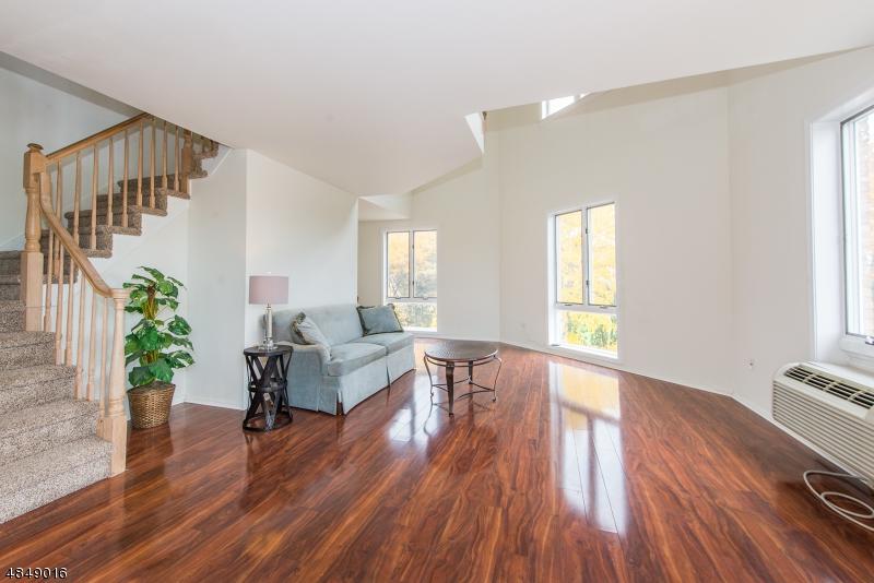 50 Pine St C2015 - Photo 1