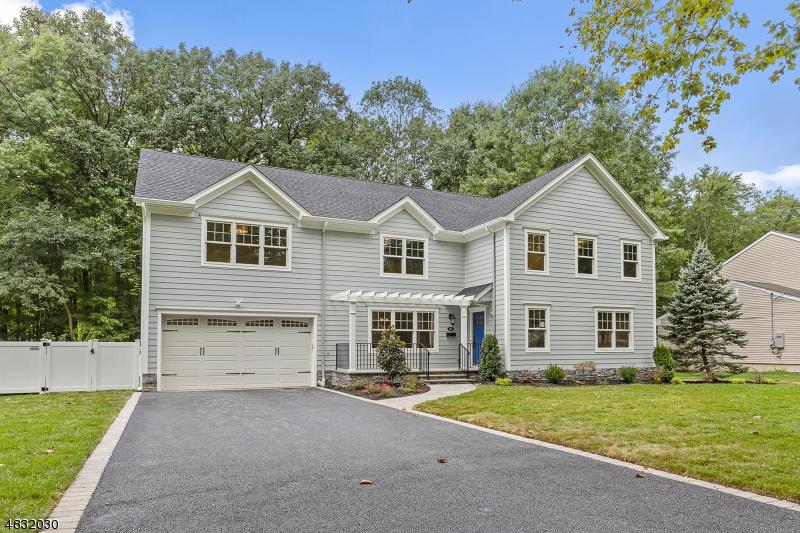 295 Chaucer Dr - Photo 1