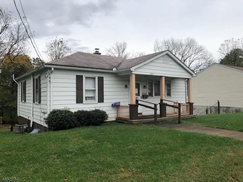 1035 Stanley St - Photo 1