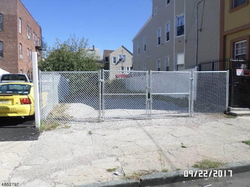 815 E 19Th St - Photo 1