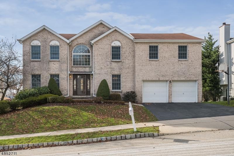 8 Foxboro Rd - Photo 1