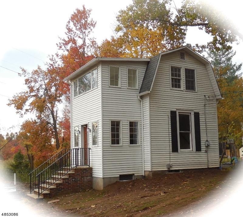 220 Mountain Ave - Photo 1