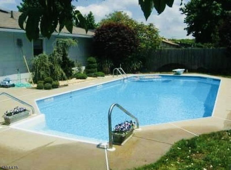 12 Drake Ave - Photo 1