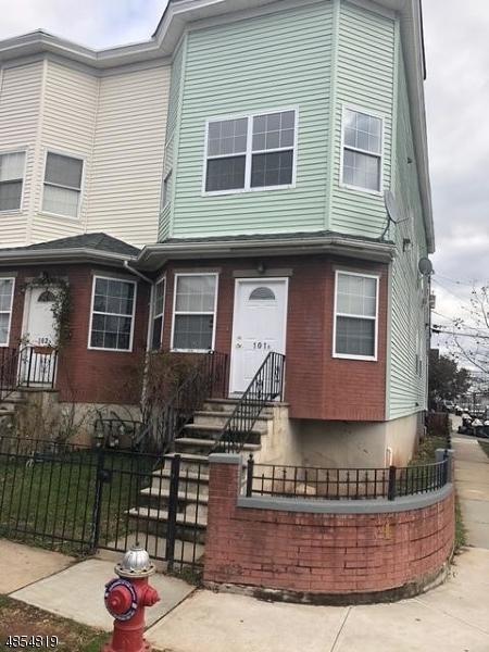 461 Catherine St - Photo 1