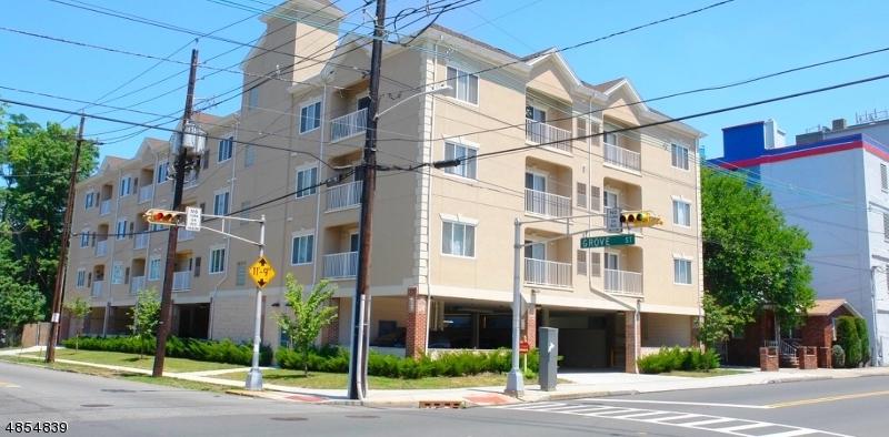 349 W Grand St - Photo 1