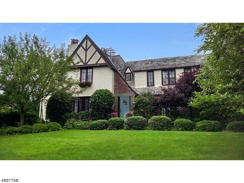 62 Colonial Way - Photo 1
