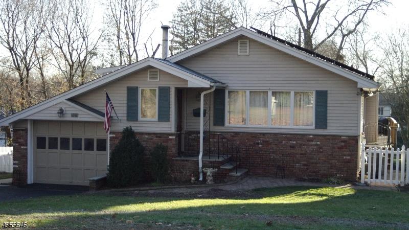 447 Van Dyke St - Photo 1