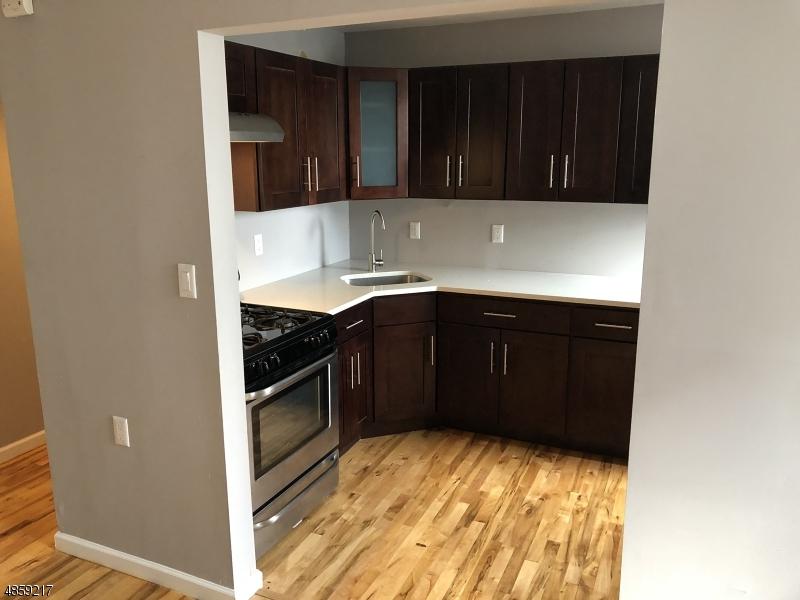 293 Hawthorne Ave - Photo 1