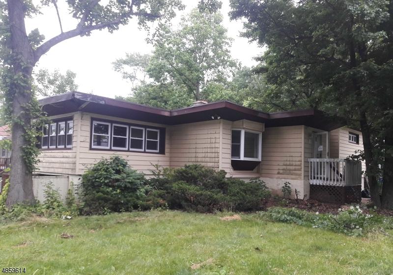 17 Lawrence Ave - Photo 1