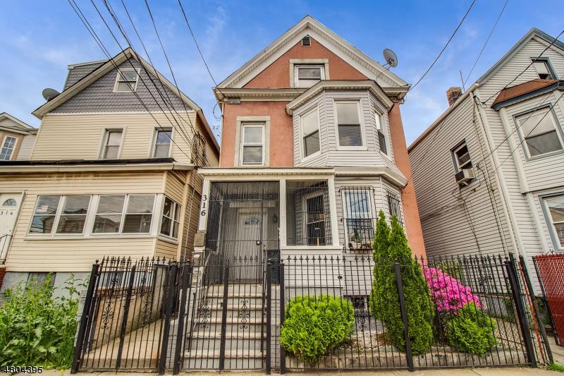 316 Pine St - Photo 1