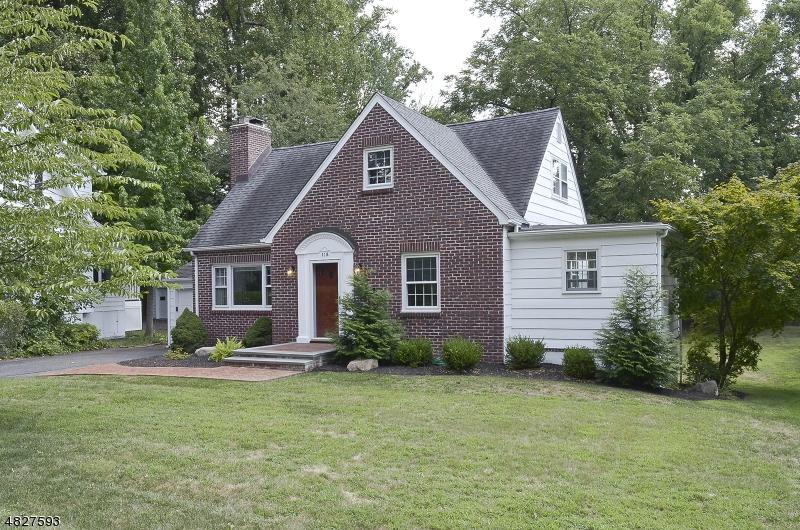 118 Hobart Ave - Photo 1