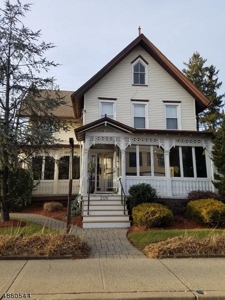 208 Myrtle Ave - Photo 1