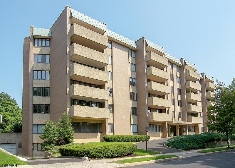1 Euclid Ave Apt 3-B - Photo 1