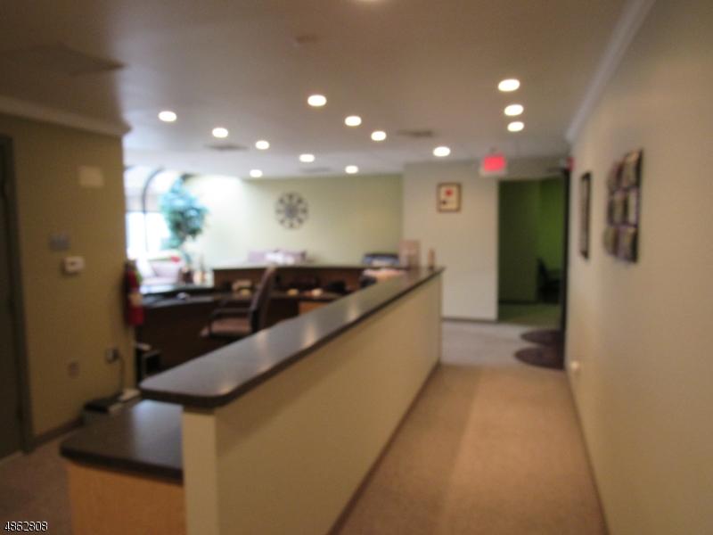 121 Courtyard Dr - Photo 1
