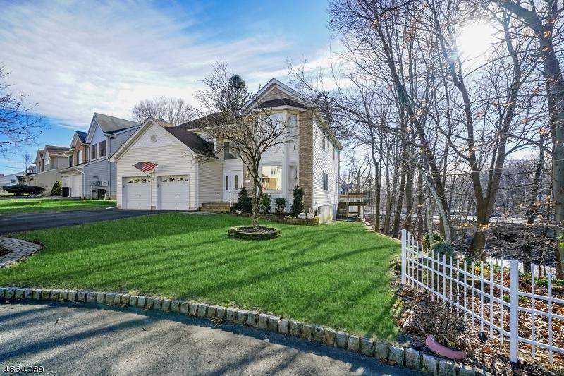92 Maple Ave - Photo 1