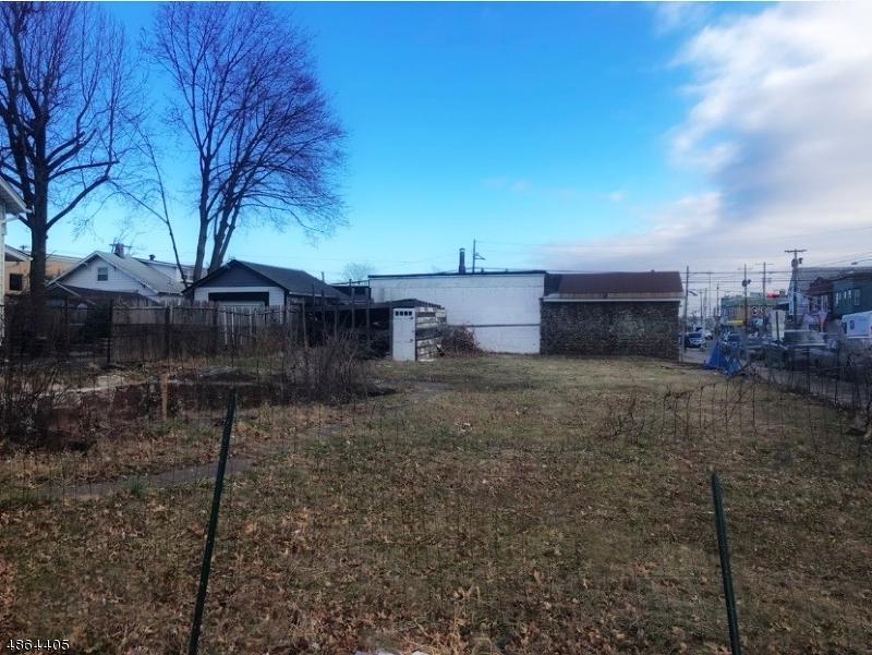 907 E 28Th St - Photo 1