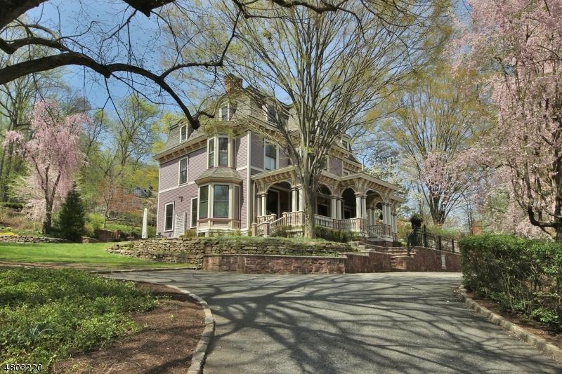 176 S Mountain Ave - Photo 1