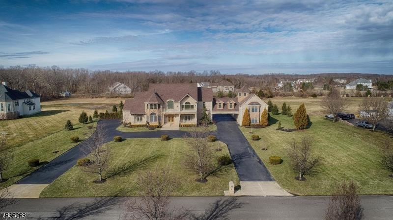 8 Joan Dr - Photo 1