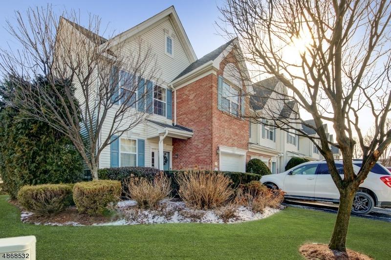 107 Surrey Ct - Photo 1