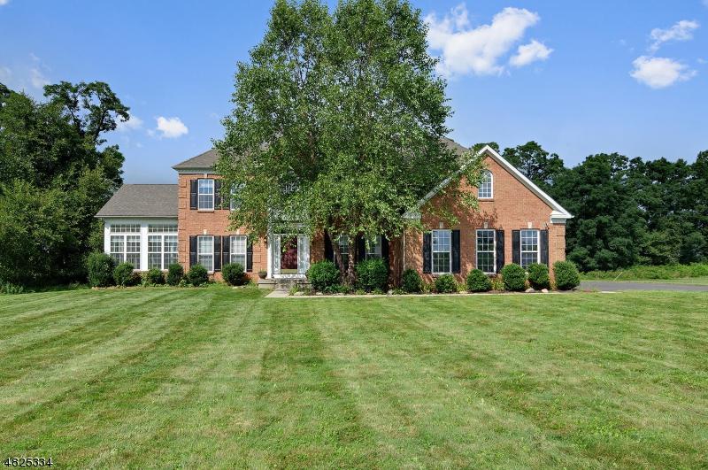 10 Surrey Way - Photo 1
