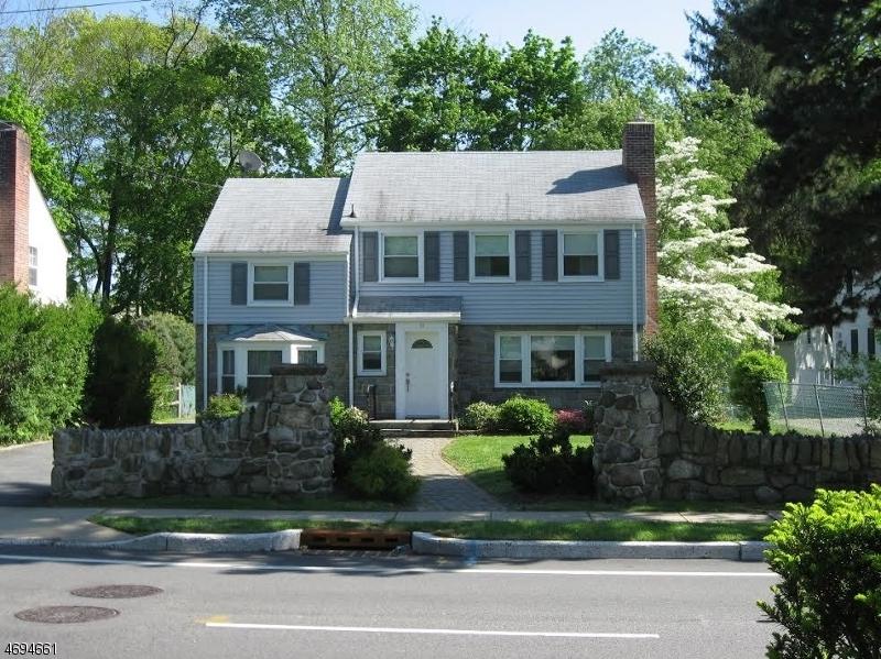 71 Morris Ave - Photo 1