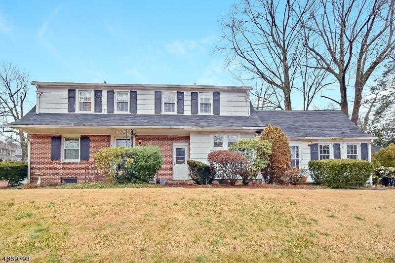 437 Ridgewood Rd - Photo 1