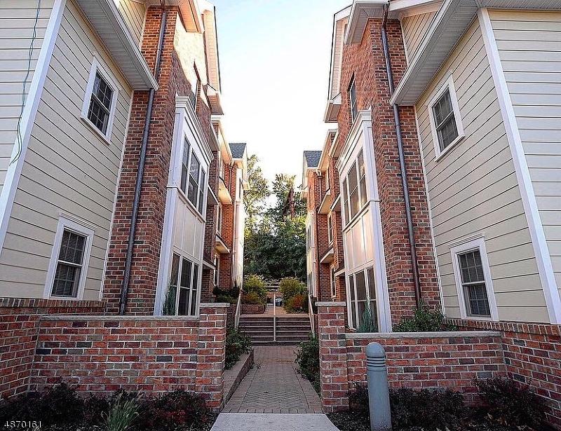 1 Leona Dr - Photo 1