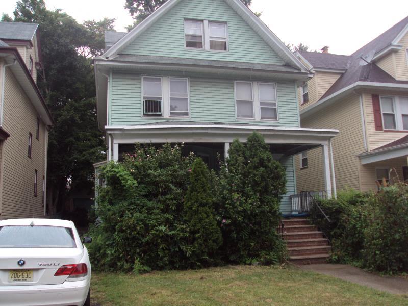 273 Glenwood Ave - Photo 1