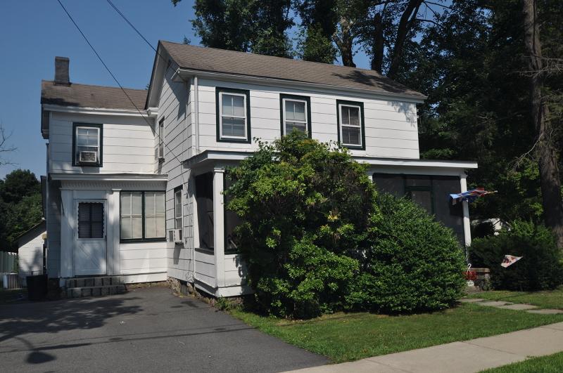122 Chestnut St - Photo 1