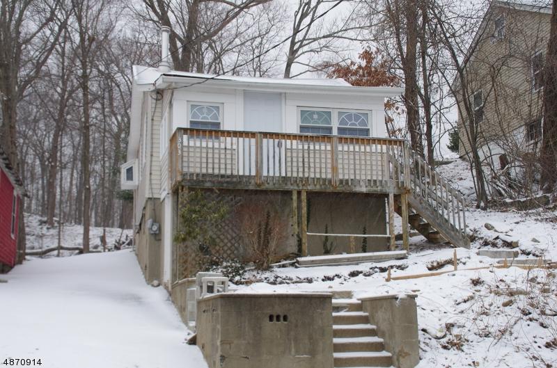 303 Lakeside Ave - Photo 1