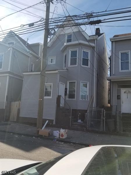 744 E 18Th St - Photo 1