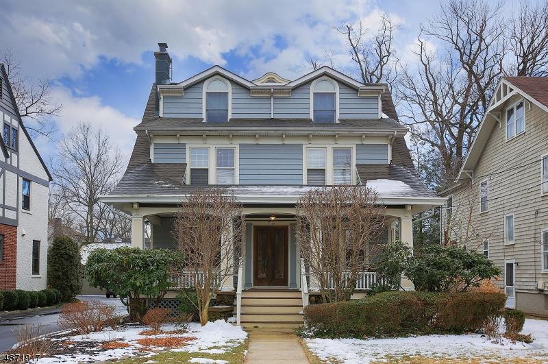 715 Highland Ave - Photo 1