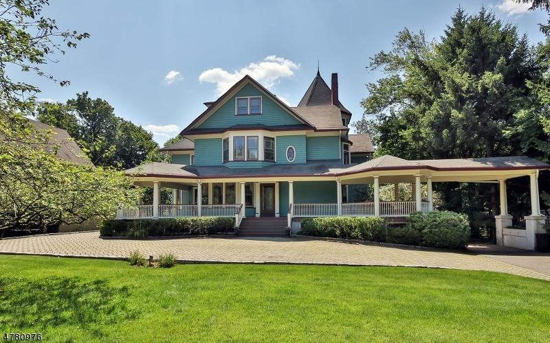 118 Bellevue Ave - Photo 1