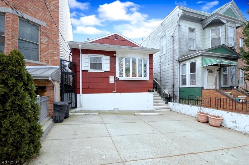 103 Leonard St - Photo 1