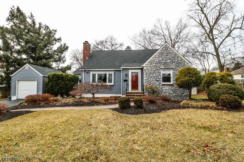 183 Oneida Ave - Photo 1