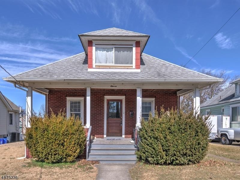 11 Lawrence Ave - Photo 1
