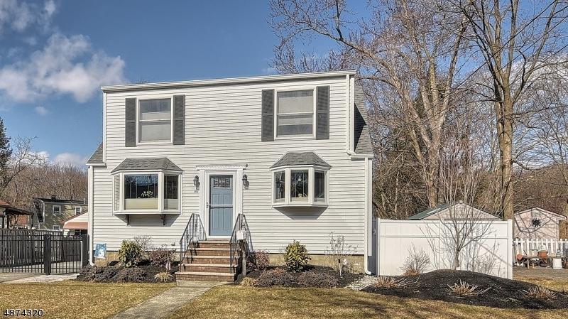 6 Roy Ave - Photo 1