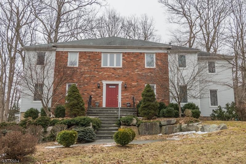 10 Spring Hill Ct - Photo 1