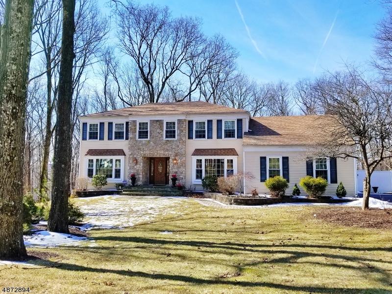 14 Laurel Dr - Photo 1