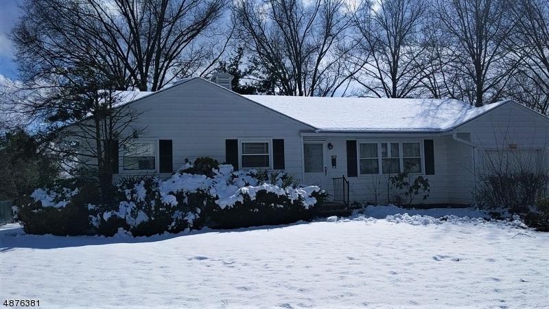 413 Danbury Ave - Photo 1