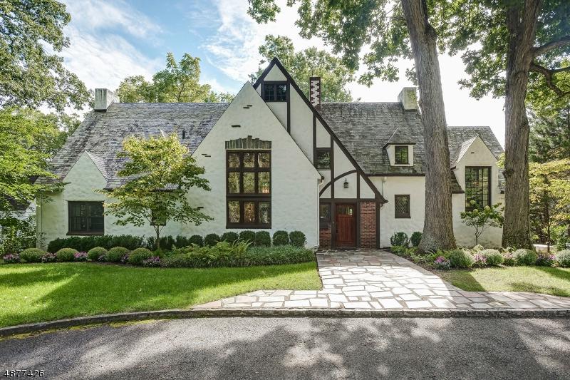 350 Hobart Ave - Photo 1