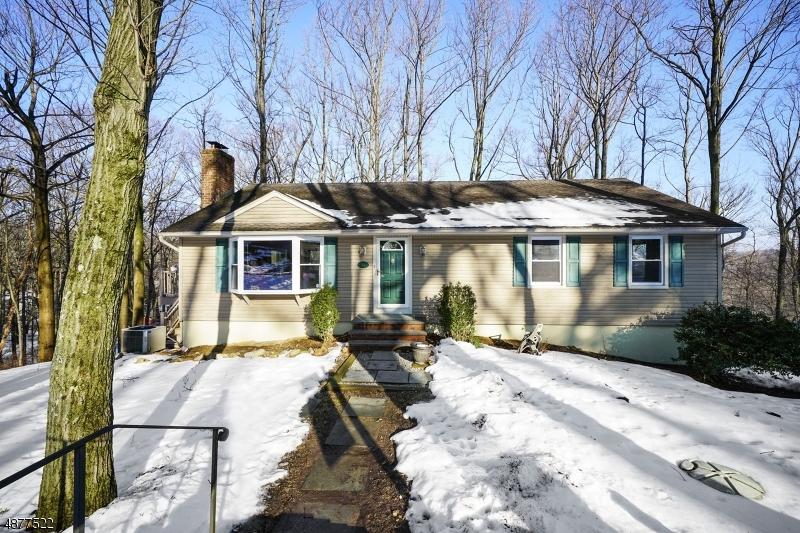 143 Hillcrest Ave - Photo 1