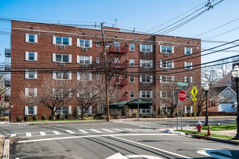 18 Springfield Ave Apt 4B - Photo 1