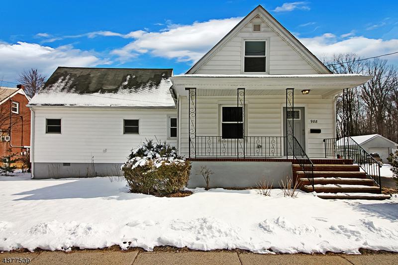 988 Newton St - Photo 1