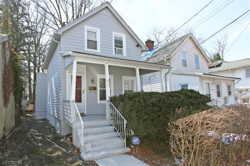606 Argyle Ave - Photo 1